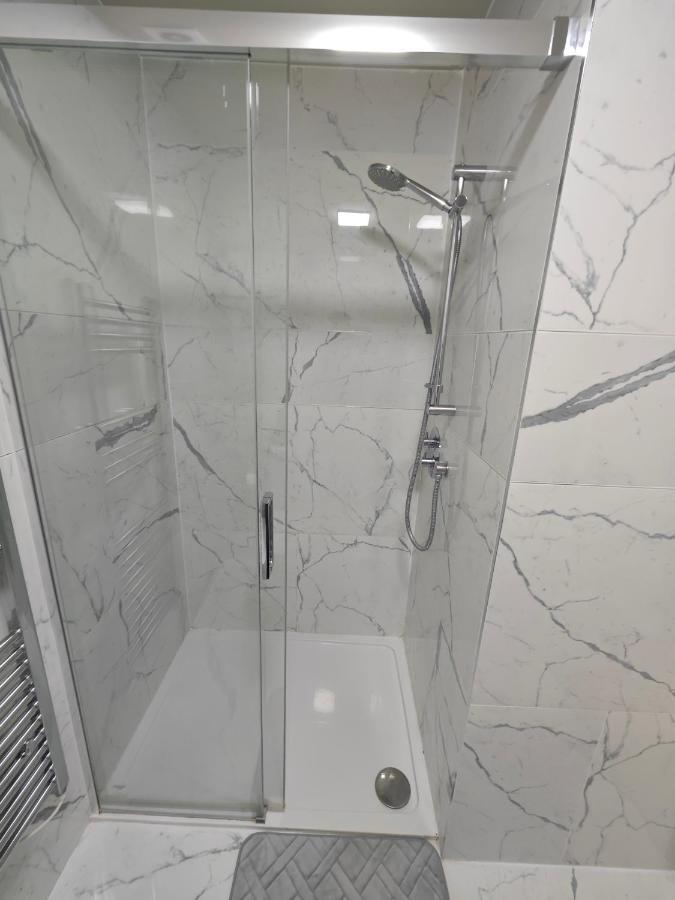 2 Bedroom Flat In Wood Green Piccadilly Line Londres Exterior foto